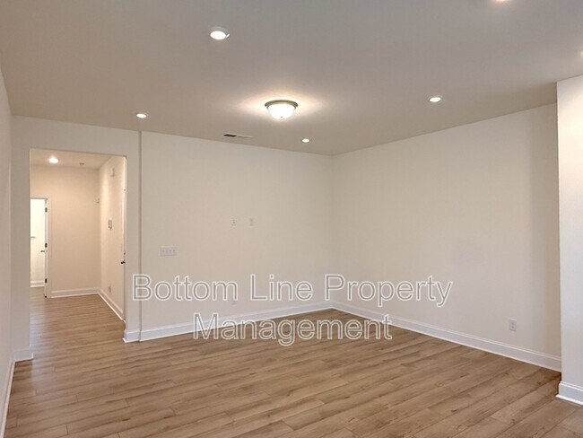 Building Photo - 1552 Cedar Tree Dr