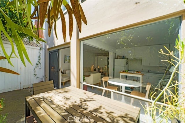 Building Photo - 1163 Glenneyre St