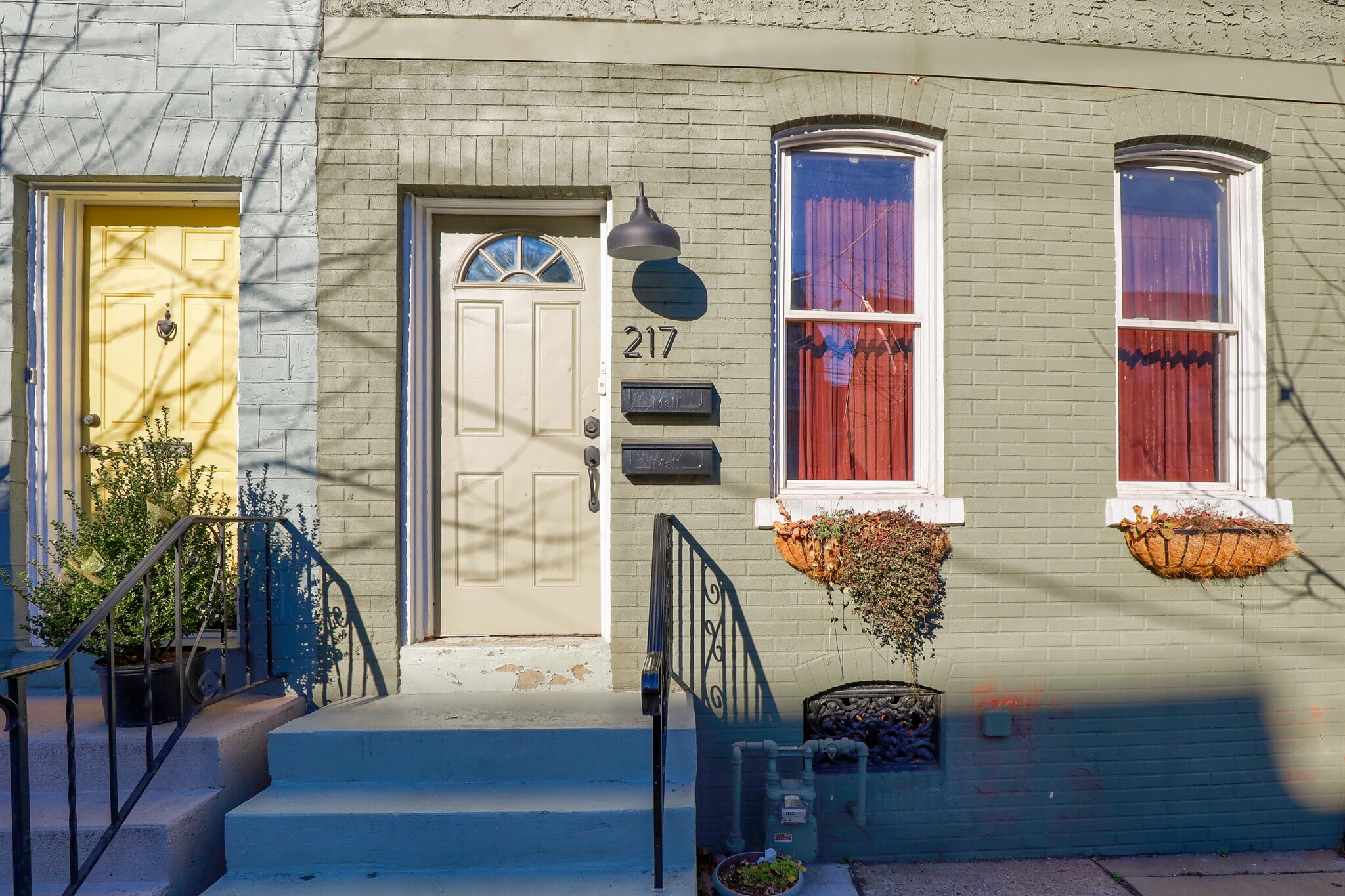 Building Photo - 217 W Lemon St