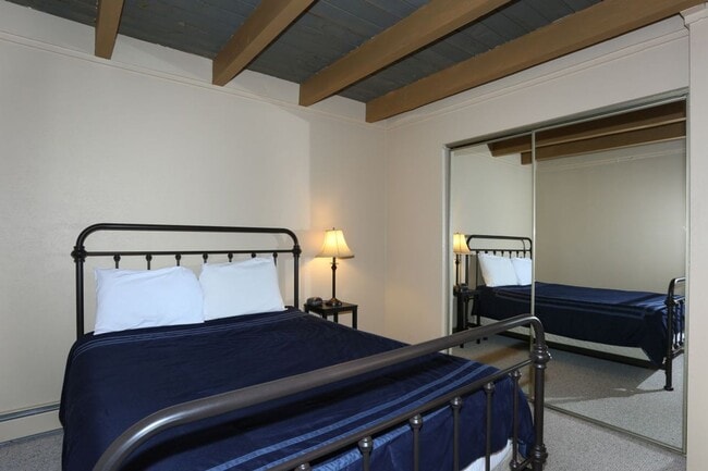Building Photo - 2 bed, 1 bath available for 1-year in Silverthorne!