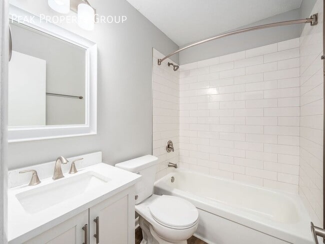 Building Photo - 620-622 Riverview Drive-2 Bedroom