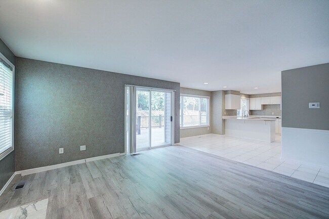 Building Photo - 4Bd/2.5Ba Sammamish Home