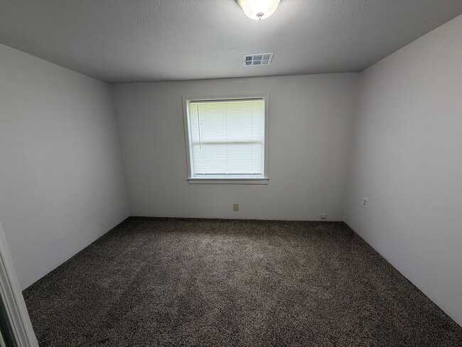 Building Photo - Now renting 3 bedroom House