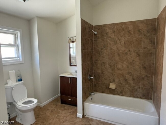 Building Photo - 74 Spring St