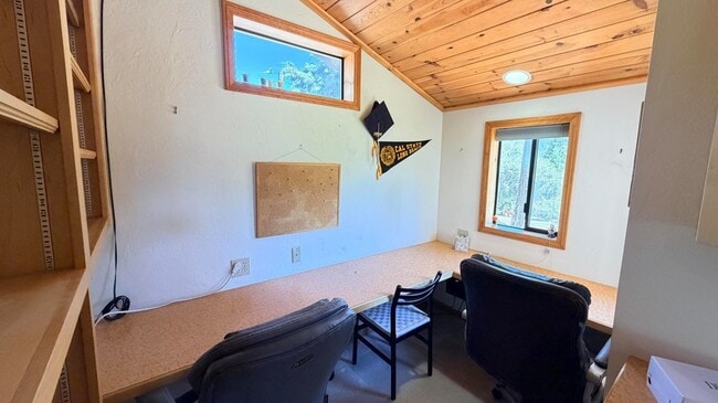 Building Photo - 54061 Linger Ln