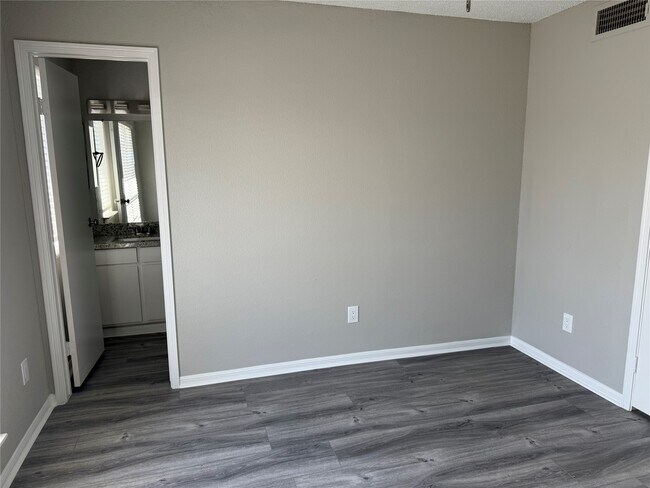 Building Photo - 7575 Cambridge St