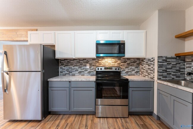 Building Photo - 112 Wilkenson Dr NE