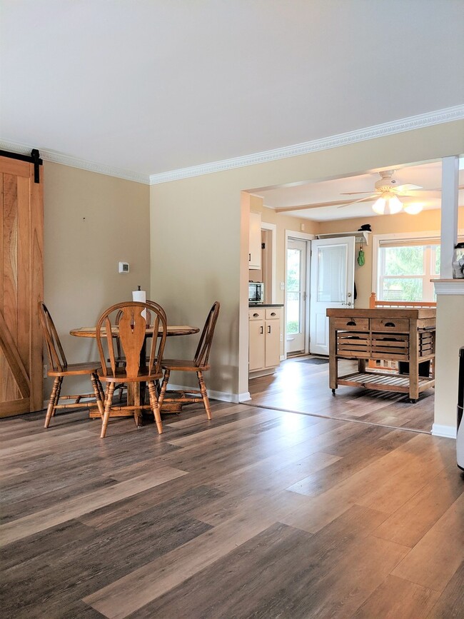 Building Photo - 2 Bedroom Remodeled Home with Lake Access