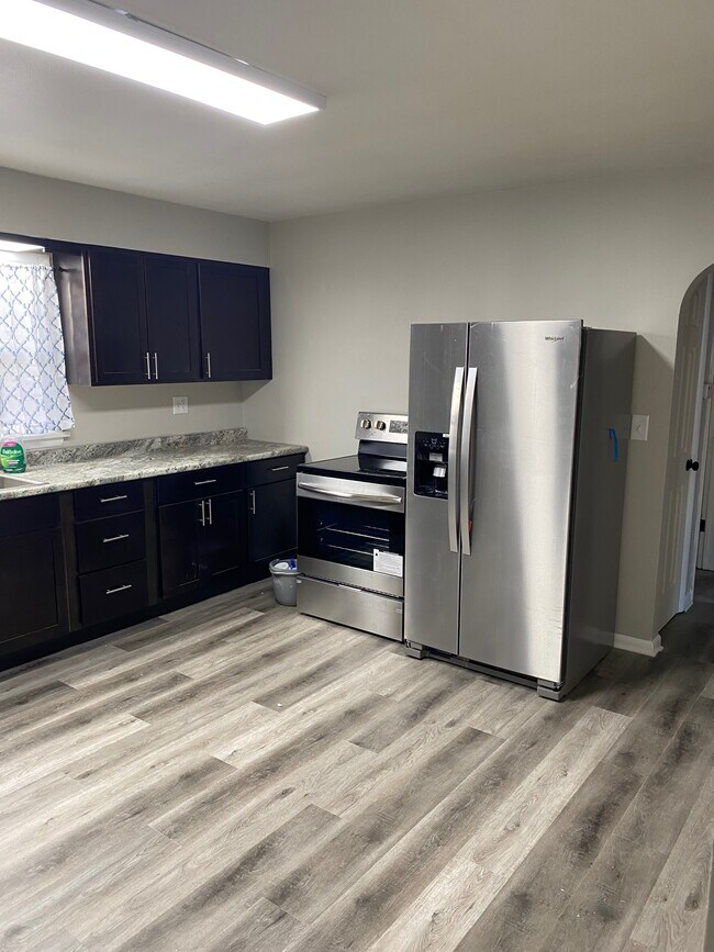 Building Photo - 3807 N Faber Ave