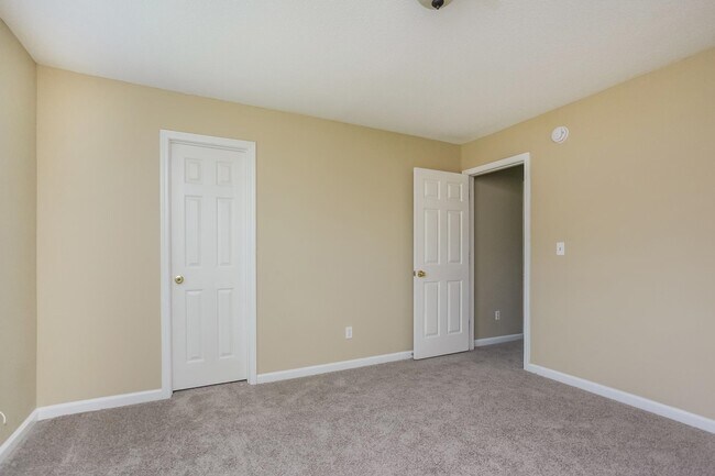 Building Photo - 9996 Chariden Dr