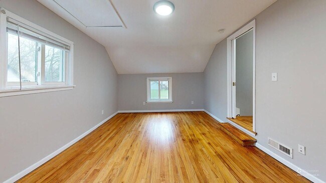 Building Photo - Maple Heights Area - 3 Bedroom Single Family Home