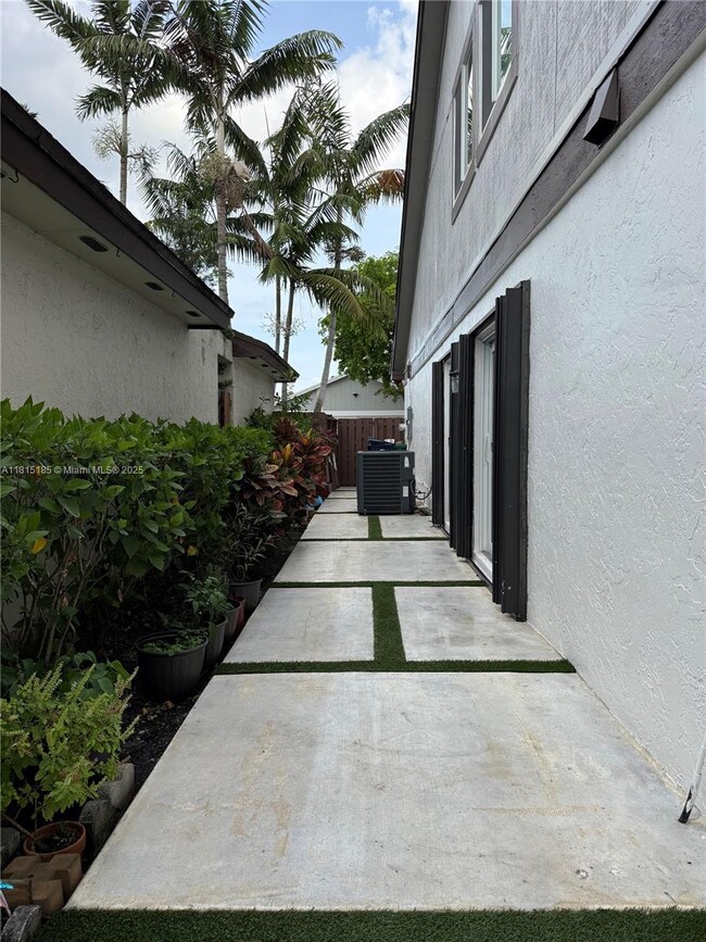 Building Photo - 14853 SW 42nd Ln