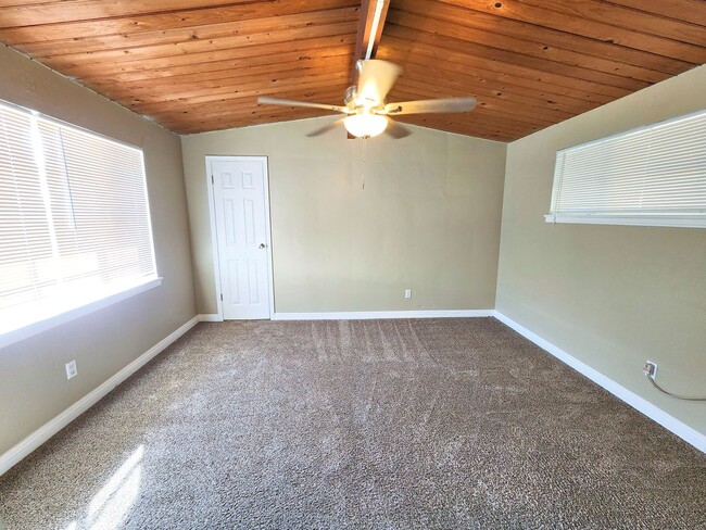 Building Photo - Charming 4-Bedroom Home Near Bakersfield C...