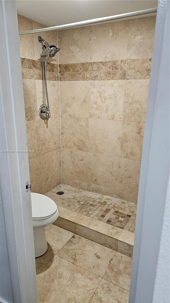 Building Photo - 105 Lake Emerald Dr