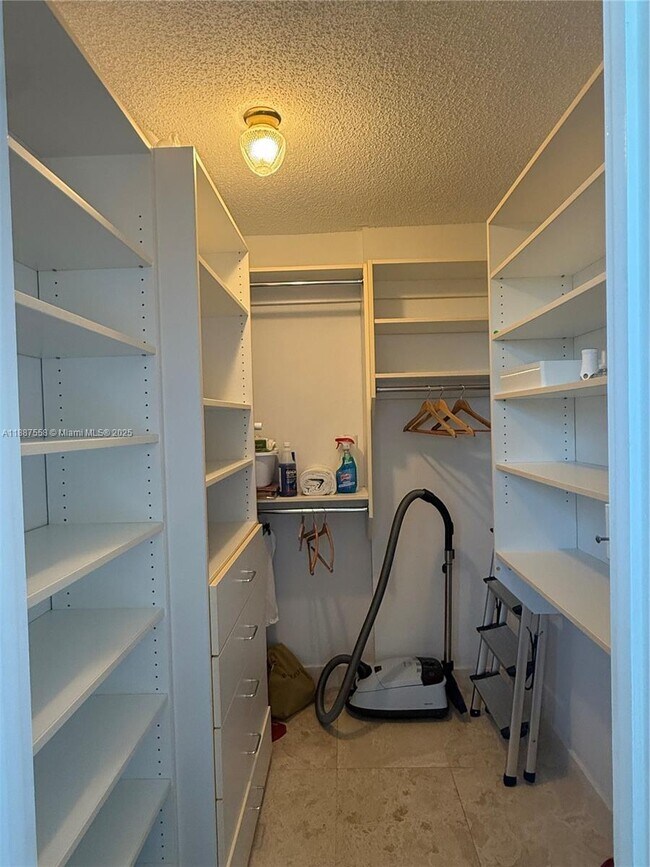 Building Photo - 3161 S Ocean Dr