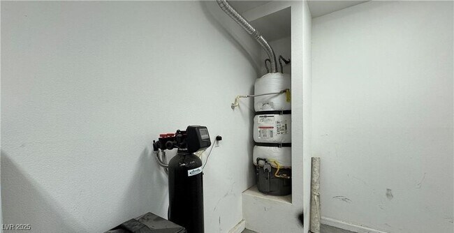 Building Photo - 6387 Ashland Crst St