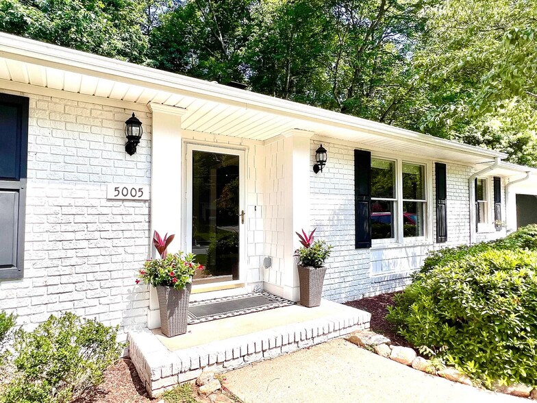 Building Photo - 5005 N Hills Dr