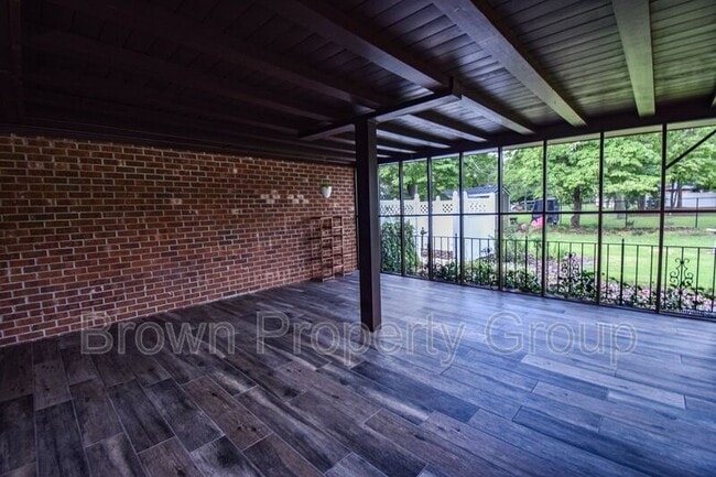 Building Photo - 2417 Dartmouth Dr