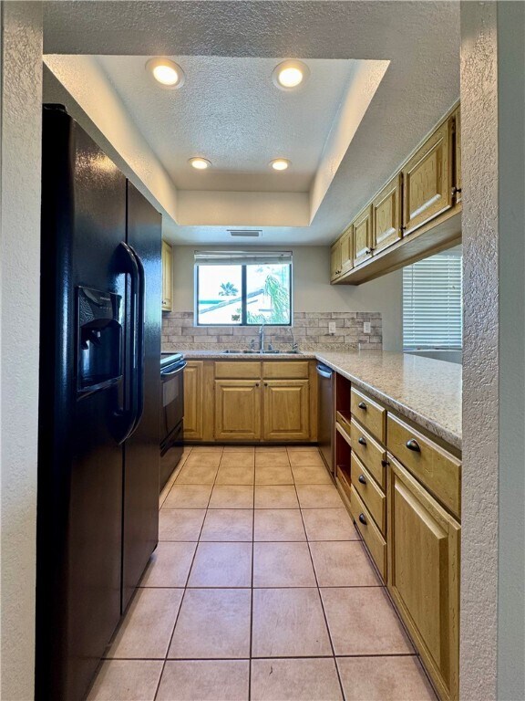 Building Photo - 2022 Merrill Ln