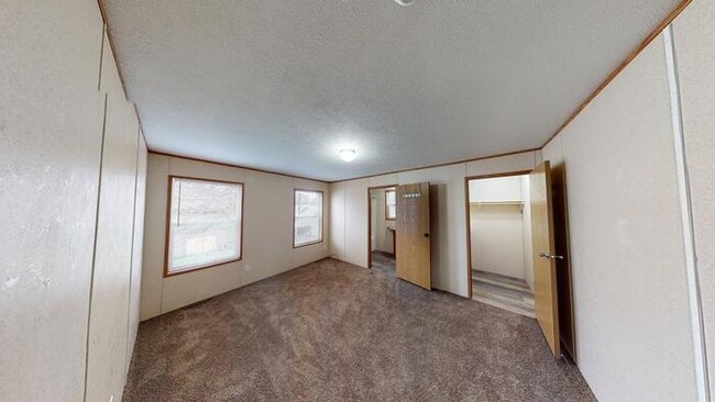 Building Photo - 124 Delta Ave