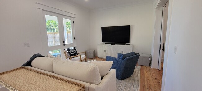 Building Photo - 506 N Beach Blvd