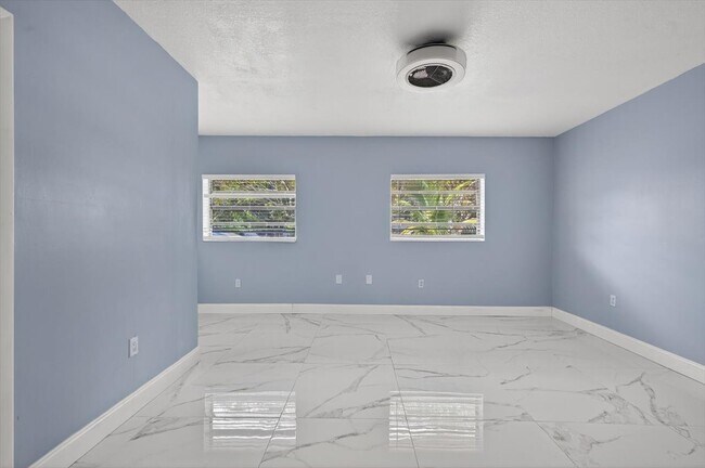 Building Photo - 15775 N Miami Ave