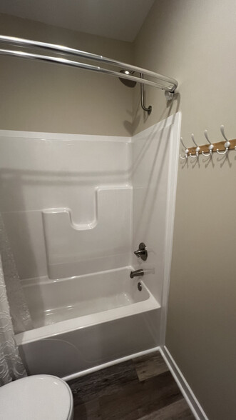 Guest Shower - 9105 Beach Dr SW