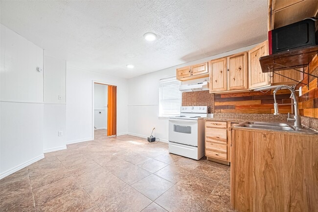 Building Photo - 227 N Austin Dr