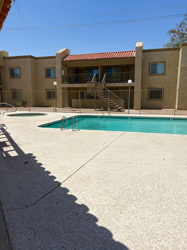 Building Photo - **GREAT 2 BEDROOM/2 BATHROOM/GATED CONDO I...