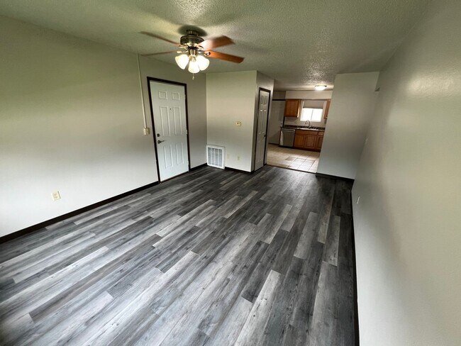 Building Photo - 3 bedroom apartment-NW Ames close to Sawyer Elementary-no pet fees