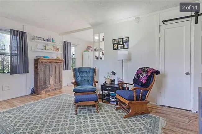 Building Photo - 2 Bed 1 Bath rare to rent!