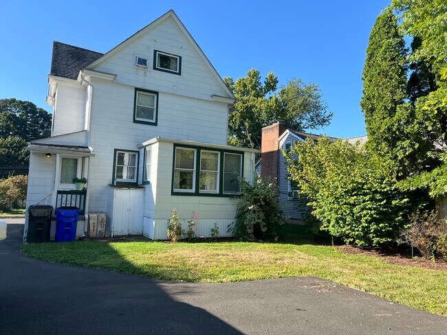 Building Photo - 104 Meadowbrook Rd