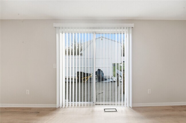 Building Photo - 17 Willowick Dr