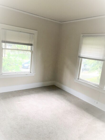Building Photo - 4200 Pasadena Pl NE