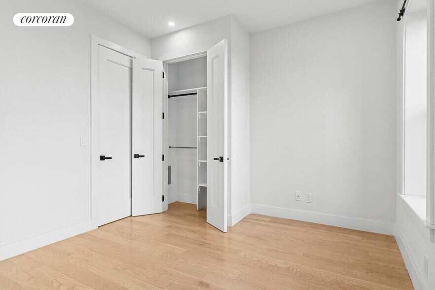 Building Photo - 204 W 96th St