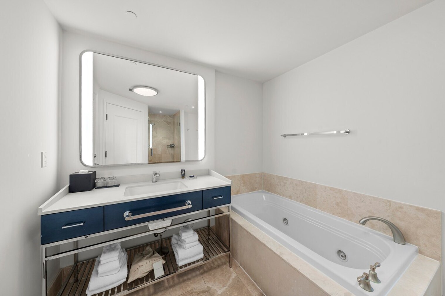 Building Photo - 4391 Collins Ave