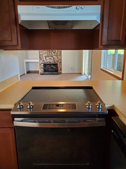 Building Photo - 2019 Simpson Ave