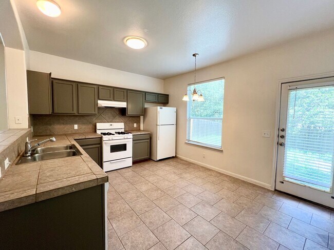 Building Photo - 2406 Allred Dr
