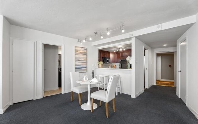 Building Photo - 700 E Ocean Blvd