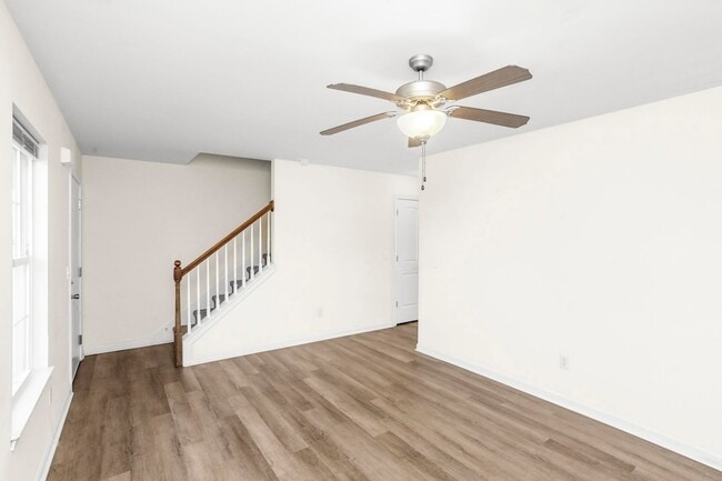 Building Photo - 1330 Benley St
