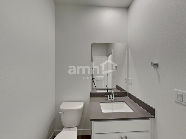 Building Photo - 4808 85th Dr NE