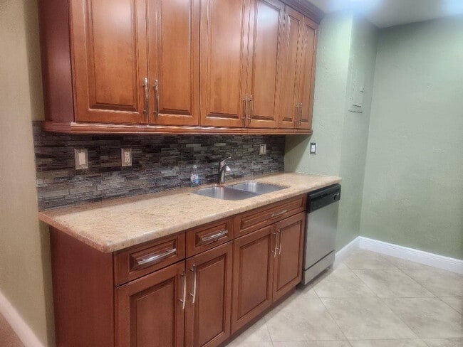 Building Photo - 1261 NE 2nd St