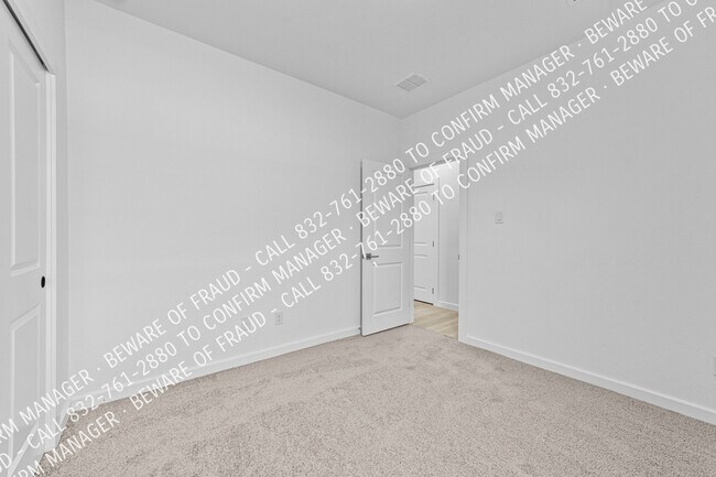Building Photo - 2229 Maple Ridge Dr