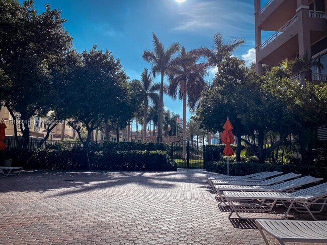 Building Photo - 19501 W Country Club Dr