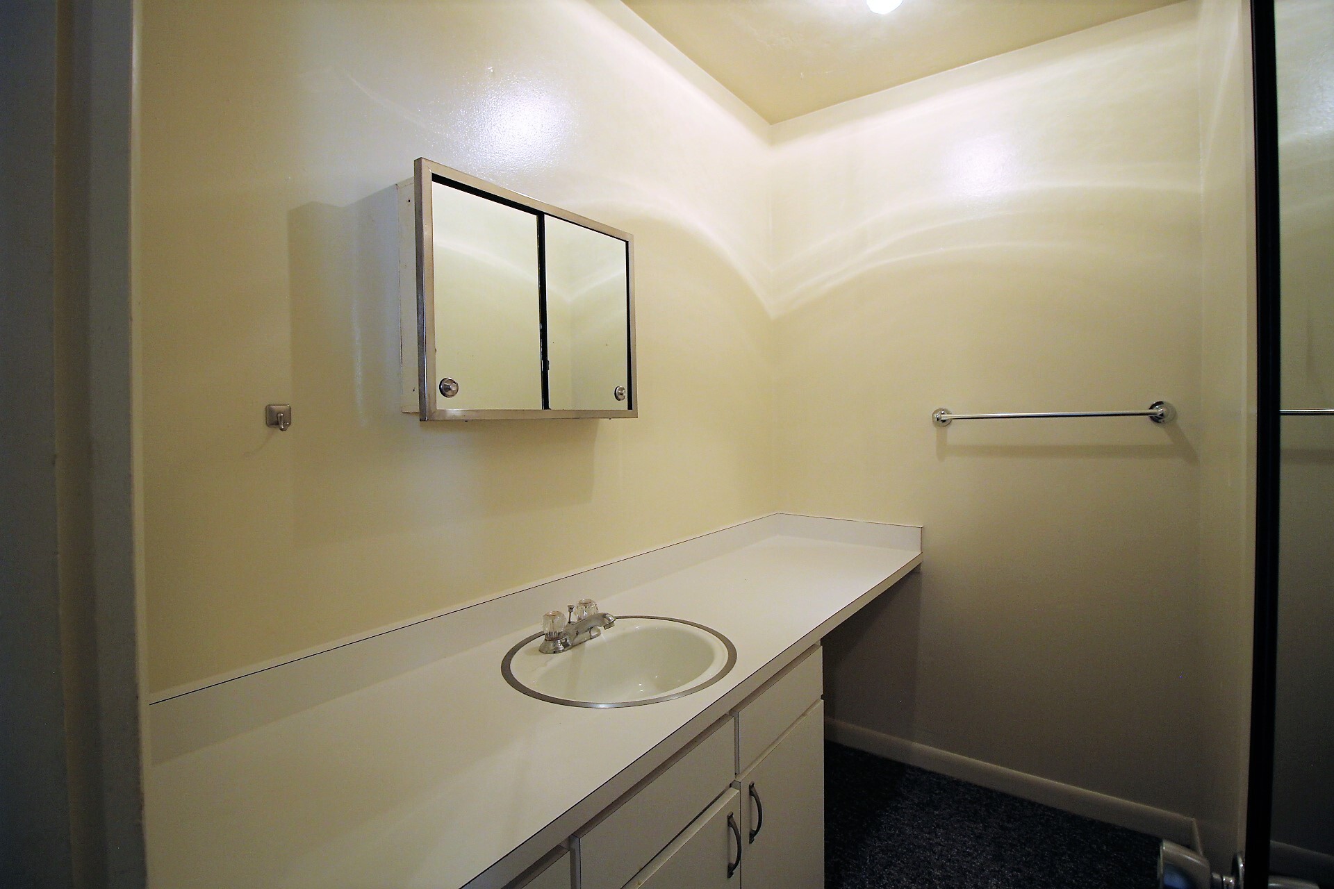 3rd Up BR's Full Bathroom. - 21 NW 21st St