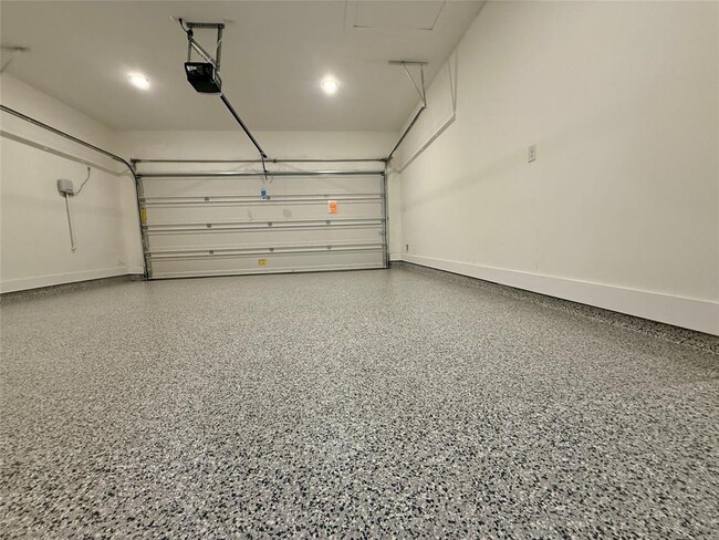 Building Photo - 31015 Myers Hvn Ln