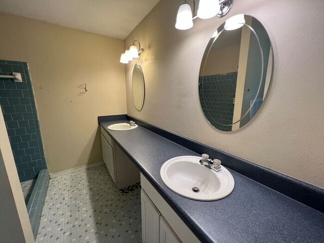 Building Photo - Pensacola - Pinehurst Subdivision - 3 bedr...