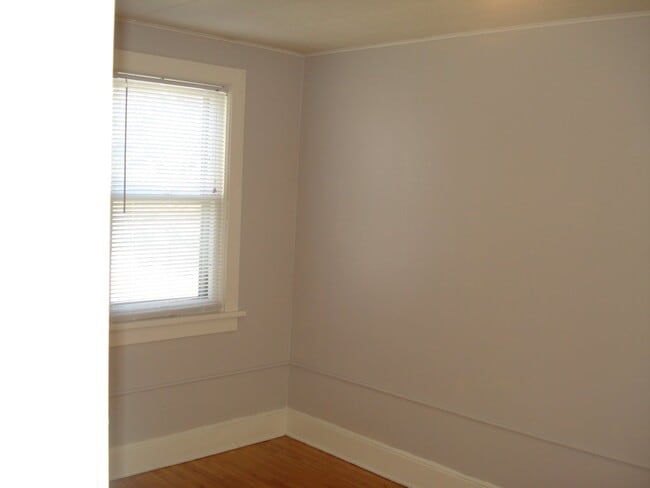 Building Photo - 204 Burr