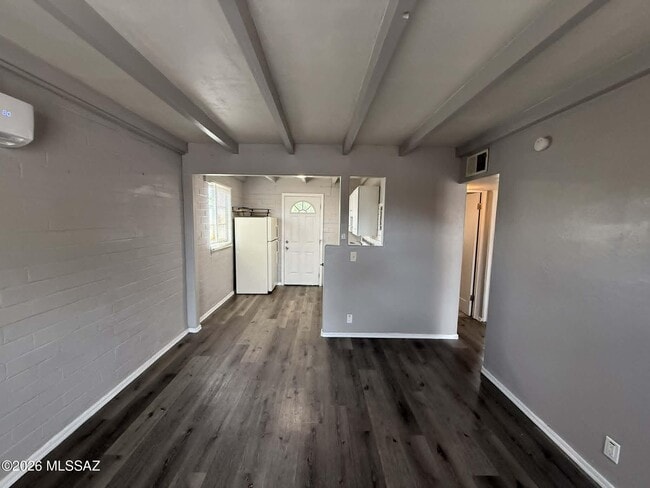Building Photo - 827 N Columbus Blvd