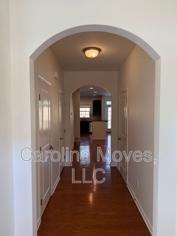 Building Photo - 405 Christiane Way